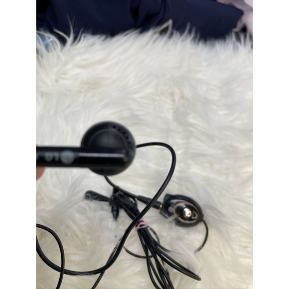 LG WIRED EARPHONES HEADPHONES HANDSFREE MIC HEADSET EARBUDS for CELL PHONES Clip - Picture 10 of 12